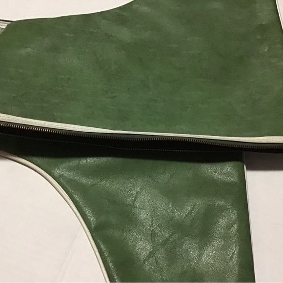 Totally Retro over the shoulder Ice Skate bag - Picture 4 of 4